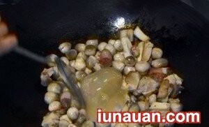 Ảnh minh họa 6 - Cách làm món nấm rơm xào thịt siêu ngon, siêu dễ giúp chàng khỏe hơn !