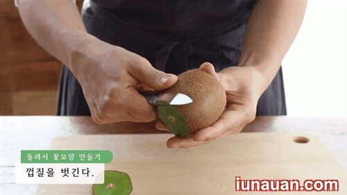 Ảnh minh họa 7 - Cách bổ quả kiwi siêu nghệ thuật trong vòng một nốt nhạc !