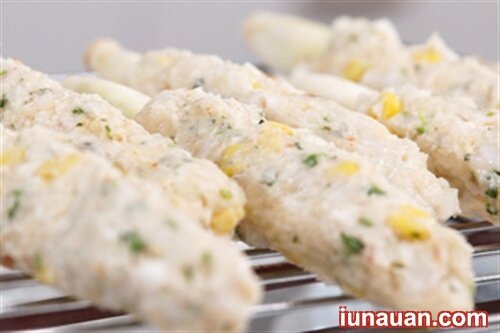 Ảnh minh họa 4 - Thơm ngon nức mũi với cách làm món tôm mực xiên sả nướng thơm lừng !