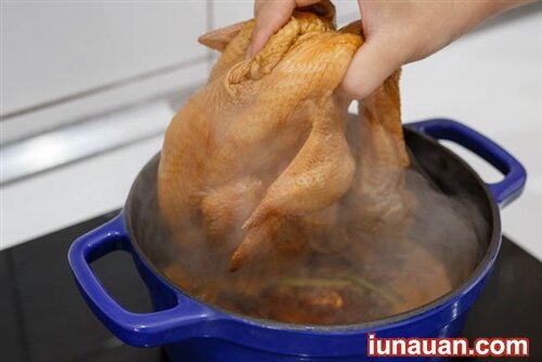 Ảnh minh họa 5 - Cách luộc gà kiểu mới giúp thịt gà vừa mềm vừa thơm ngon khó cưỡng !