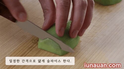 Ảnh minh họa 9 - Cách bổ quả kiwi siêu nghệ thuật trong vòng một nốt nhạc !