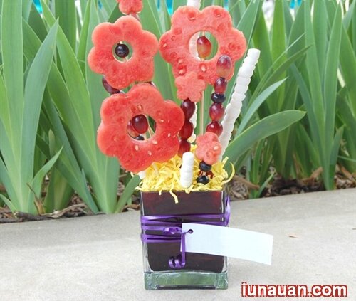 Ảnh minh họa 6 - Hướng dẫn cách cắt tỉa dưa hấu thành bình hoa siêu đẹp mắt, dễ thương !