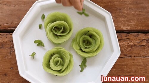 Ảnh minh họa 2 - Cách bổ quả kiwi siêu nghệ thuật trong vòng một nốt nhạc !