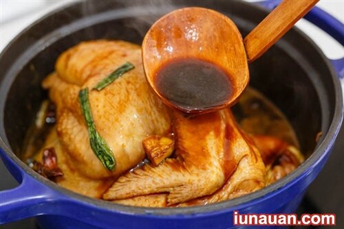 Ảnh minh họa 6 - Cách luộc gà kiểu mới giúp thịt gà vừa mềm vừa thơm ngon khó cưỡng !