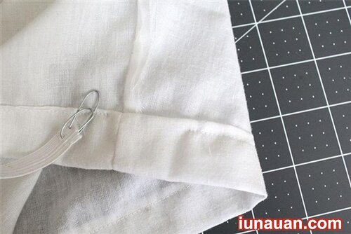 Ảnh minh họa 9 - Hô biến chiếc áo sơ mi cũ thành áo crop top xinh xắn, đáng iu !