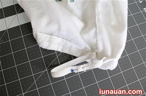 Ảnh minh họa 10 - Hô biến chiếc áo sơ mi cũ thành áo crop top xinh xắn, đáng iu !