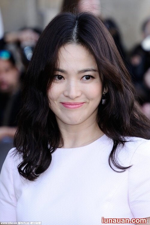 Ảnh minh họa 8 - Những kiểu tóc đẹp của mỹ nhân vạn người mê Song Hye Kyo