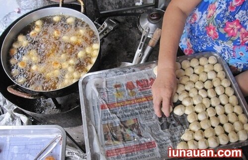 Ảnh minh họa 2 - Bánh rán bi 1000 đồng hơn 15 năm hút khách ở Hà Nội !