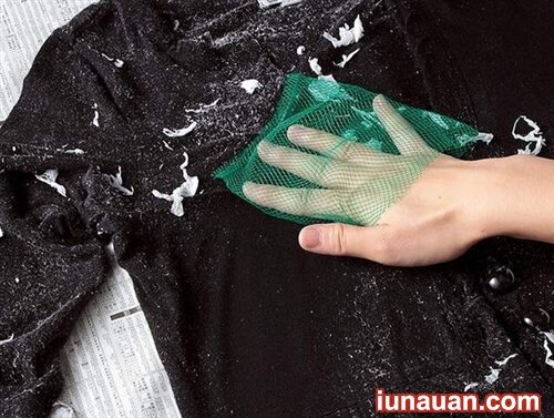 Ảnh minh họa 2 - Xử lý thế nào nếu quần áo dính đầy giấy vụn để quên trong máy giặt?