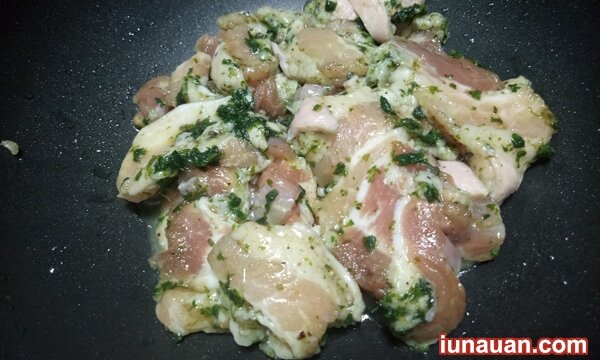 Ảnh minh họa 7 - Thơm nức mũi với cách làm món thịt rim húng lủi đơn giản mà ngon bất ngờ !