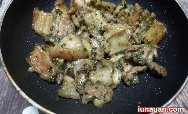 Ảnh minh họa 8 - Thơm nức mũi với cách làm món thịt rim húng lủi đơn giản mà ngon bất ngờ !