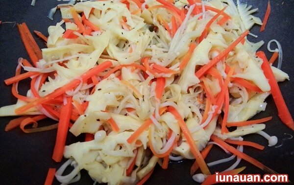 Ảnh minh họa 6 - Cách làm món bắp cải cuộn chay thơm ngon, thanh mát !