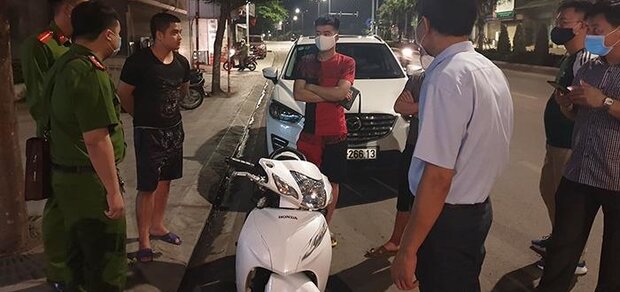 Ảnh minh họa 1 - Ra đường sau 22h không lý do mùa dịch covid 19, hơn 40 người bị đưa về nhà văn hóa ngủ qua đêm !