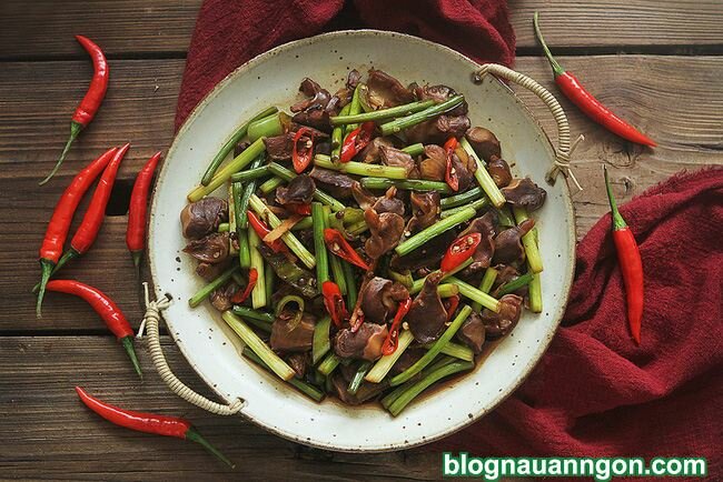 Ảnh minh họa 2 - Mề gà xào ngồng tỏi giòn sần sật - món ngon khó có thể bỏ qua!